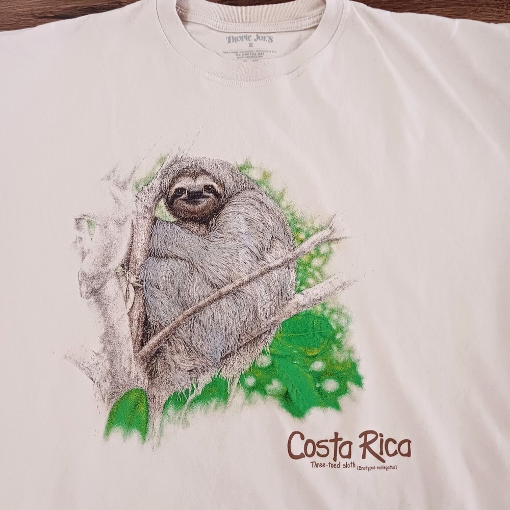 Tropic Joe's Beige Sloth Costa Rica Print Short Sleeve T-Shirt Men's Size XL